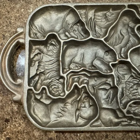 John Wright Cast Iron Animal Puzzle Cookie 🍪 Mold Vintage - Picture 2 of 8